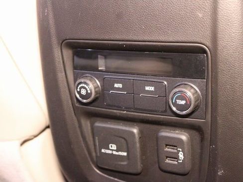 Used 2022 Buick Enclave Essence image 16