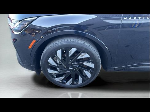 Used 2024 Lincoln Nautilus Reserve w/ Equipment Group 203A image 30