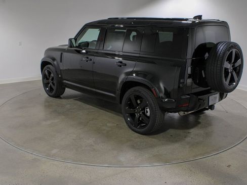 New 2026 Land Rover Defender 110 X-Dynamic SE image 3