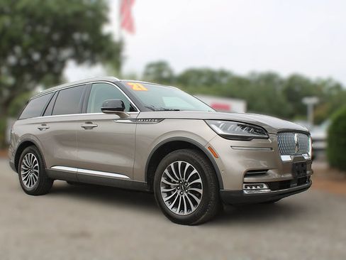 Used 2021 Lincoln Aviator Reserve w/ Equipment Group 201A AWD/4WD image 3