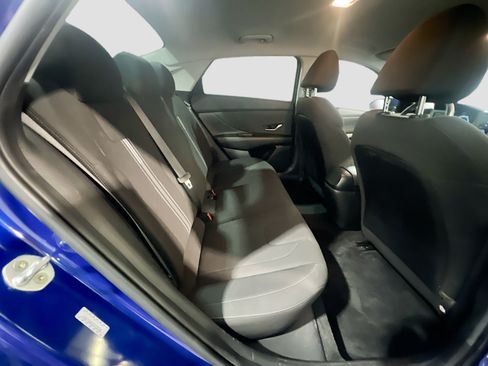 Used 2021 Hyundai Elantra SEL w/ Convenience Package FWD image 18