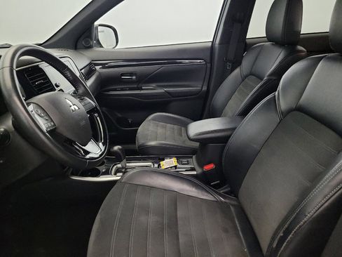 Used 2019 Mitsubishi Outlander SE image 17