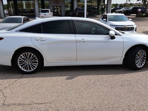 Used 2022 Toyota Avalon Limited w/ Advanced Safety Package FWD image 2