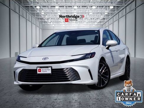 Used 2025 Toyota Camry XLE FWD image 1