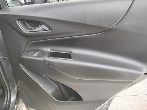 Used 2021 Chevrolet Equinox LT FWD image 21