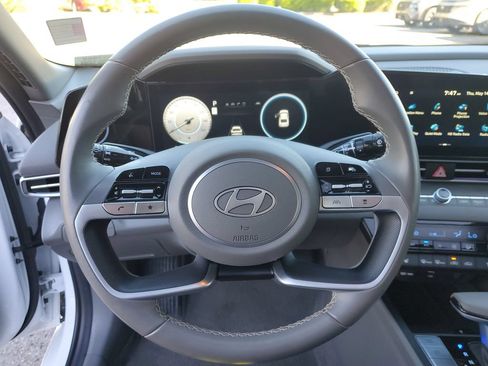 Used 2025 Hyundai Elantra SEL FWD image 20