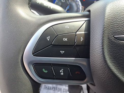 Used 2024 Chrysler Pacifica Touring-L FWD image 19