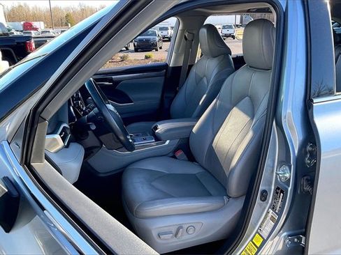 Used 2021 Toyota Highlander Limited image 25