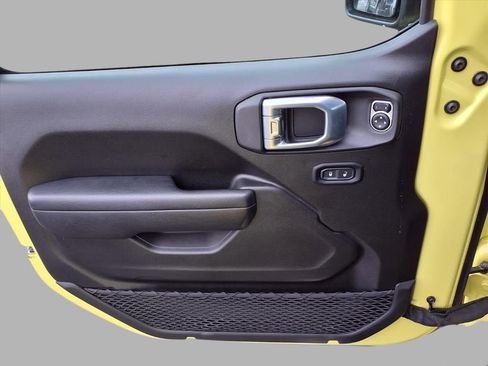 Used 2023 Jeep Gladiator Willys image 16