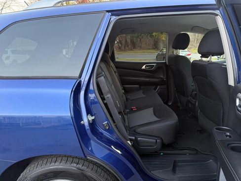 Used 2018 Nissan Pathfinder SV image 31