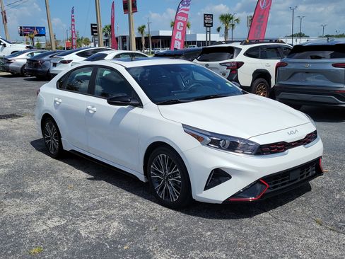 Used 2023 Kia Forte GT-Line w/ GT-Line Premium Package FWD image 3