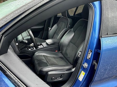 Used 2021 Volvo XC40 T5 R-Design w/ Climate Package image 24