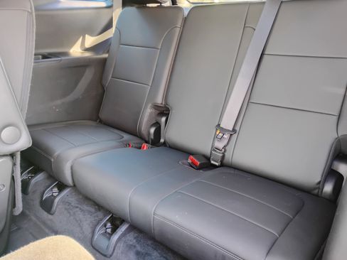 Used 2023 Chevrolet Traverse LT w/ LT Premium Package image 18