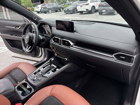 Certified 2024 MAZDA CX-5 Carbon Edition AWD/4WD image 32