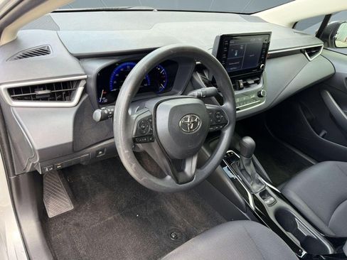 Used 2022 Toyota Corolla LE FWD image 4