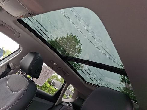 Used 2023 Volkswagen Taos SE w/ Panoramic Sunroof Package AWD/4WD image 14
