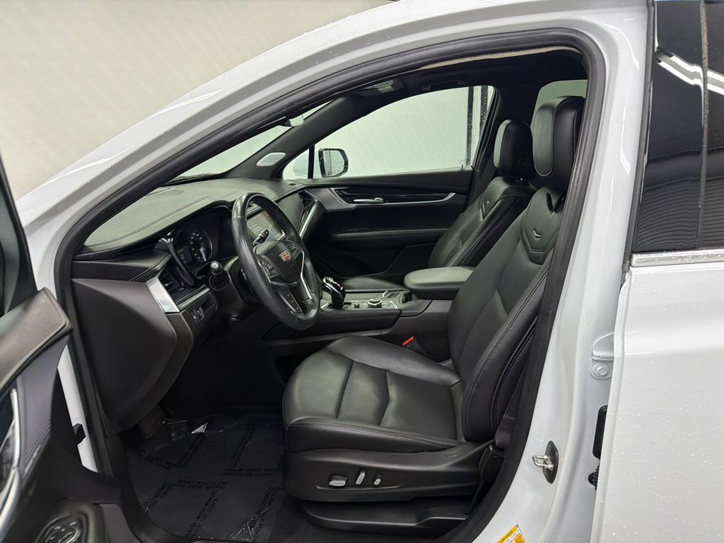Used 2024 Cadillac XT5 Premium Luxury FWD image 9