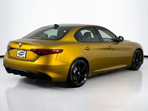 Used 2022 Alfa Romeo Giulia Veloce image 11