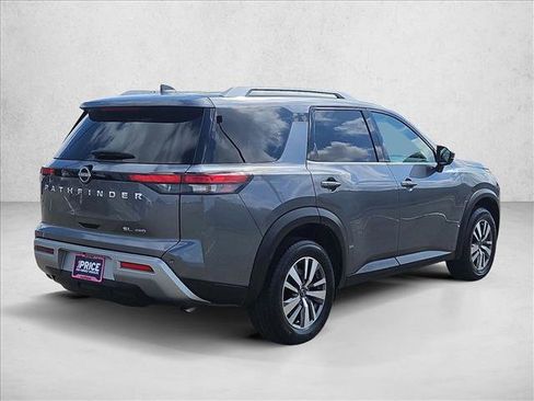 Used 2025 Nissan Pathfinder SL image 5