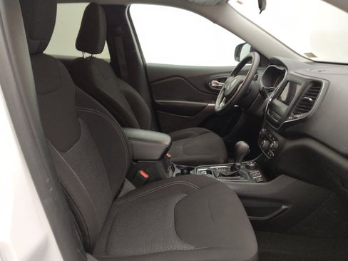 Used 2019 Jeep Cherokee Latitude w/ Popular Appearance Group AWD/4WD image 21