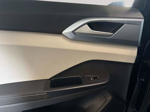 New 2026 Volkswagen Taos SE AWD/4WD image 12