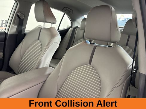 Used 2024 Toyota Camry SE image 10