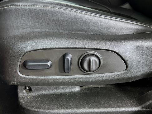 Used 2023 GMC Acadia SLT image 4