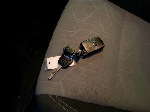 Used 2022 Toyota Tacoma TRD Off-Road image 14