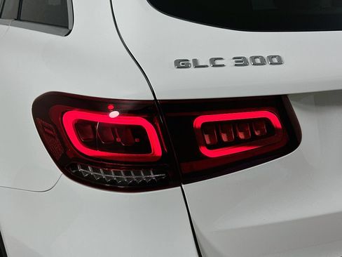 Used 2022 Mercedes-Benz GLC 300 4MATIC image 12