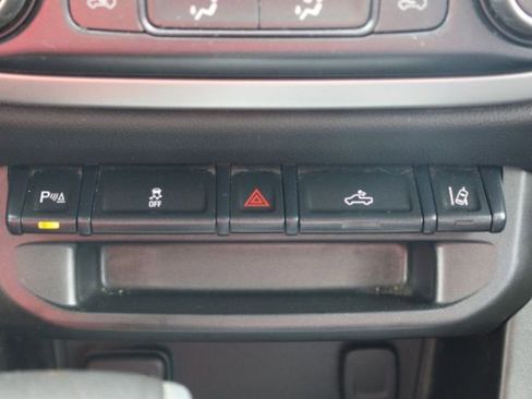 Used 2021 Chevrolet Colorado LT w/ Safety Package image 13