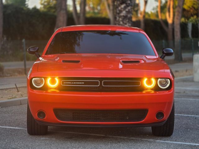 Used 2016 Dodge Challenger SXT w/ Driver Convenience Group RWD image 8