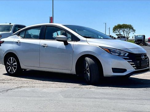 Used 2025 Nissan Versa SV FWD image 1