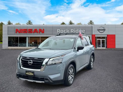 Used 2023 Nissan Pathfinder SL AWD/4WD image 2