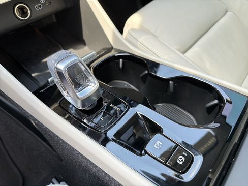 Certified 2024 Volvo XC40 B5 Plus AWD/4WD image 26