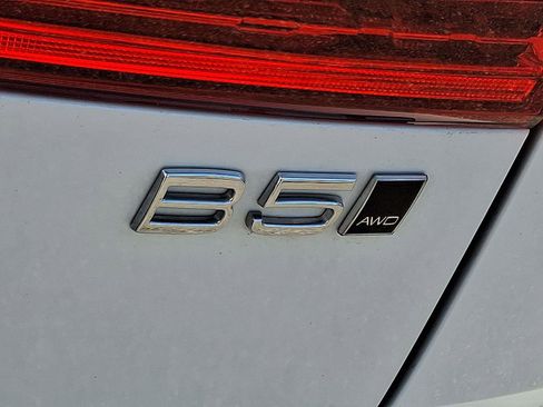 Certified 2023 Volvo XC60 B5 Plus w/ Climate Package image 31