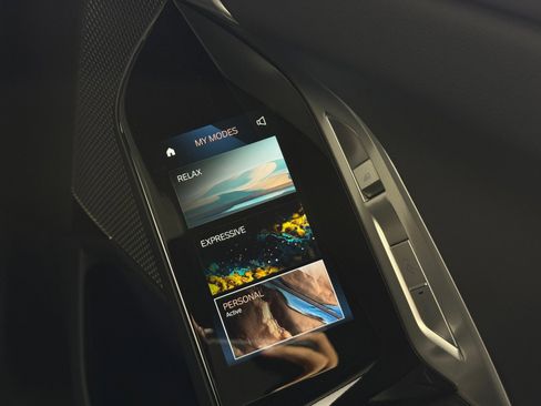 Used 2024 BMW 740i w/ Premium Package 2 image 41