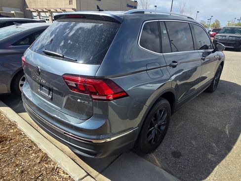 Used 2022 Volkswagen Tiguan SE w/ Panoramic Sunroof Package image 13