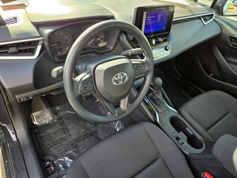 Used 2025 Toyota Corolla LE image 10