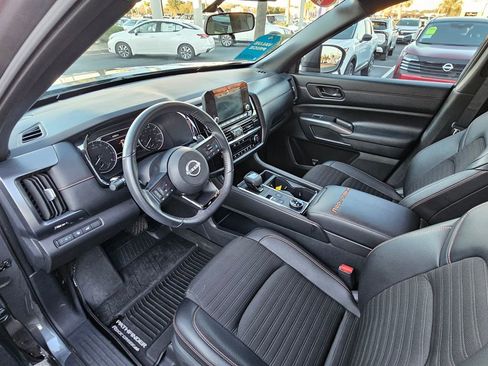 Used 2025 Nissan Pathfinder Rock Creek image 18