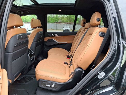 Certified 2024 BMW X7 xDrive40i w/ M Sport Package AWD/4WD image 11