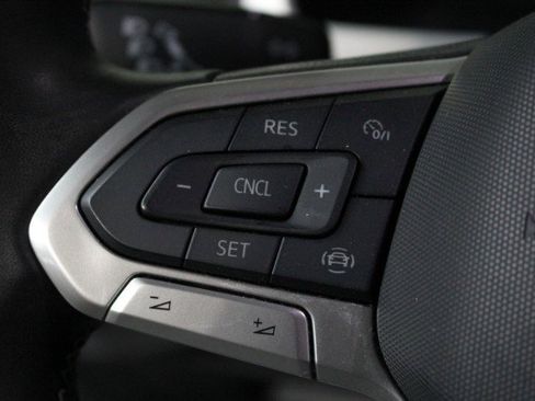 Used 2022 Volkswagen Atlas Cross Sport SE image 11