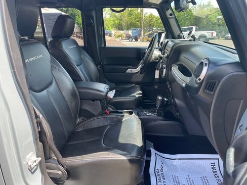 Used 2014 Jeep Wrangler Unlimited Rubicon w/ Connectivity Group AWD/4WD image 21