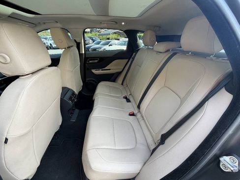 Used 2018 Jaguar F-PACE Premium AWD/4WD image 8