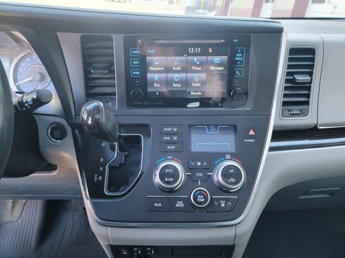 Used 2017 Toyota Sienna XLE w/ XLE Navigation Package image 22