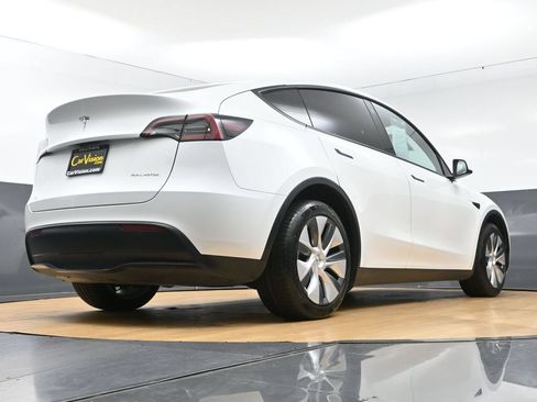 Used 2023 Tesla Model Y Long Range AWD/4WD image 55