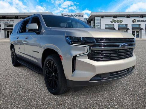 Used 2021 Chevrolet Suburban RST image 2