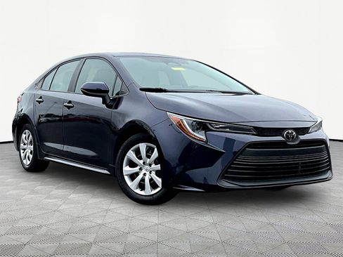 Used 2023 Toyota Corolla LE w/ Carpet Mat Package (TMS) FWD image 3