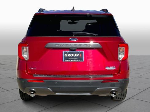 Used 2022 Ford Explorer XLT w/ Equipment Group 202A image 4