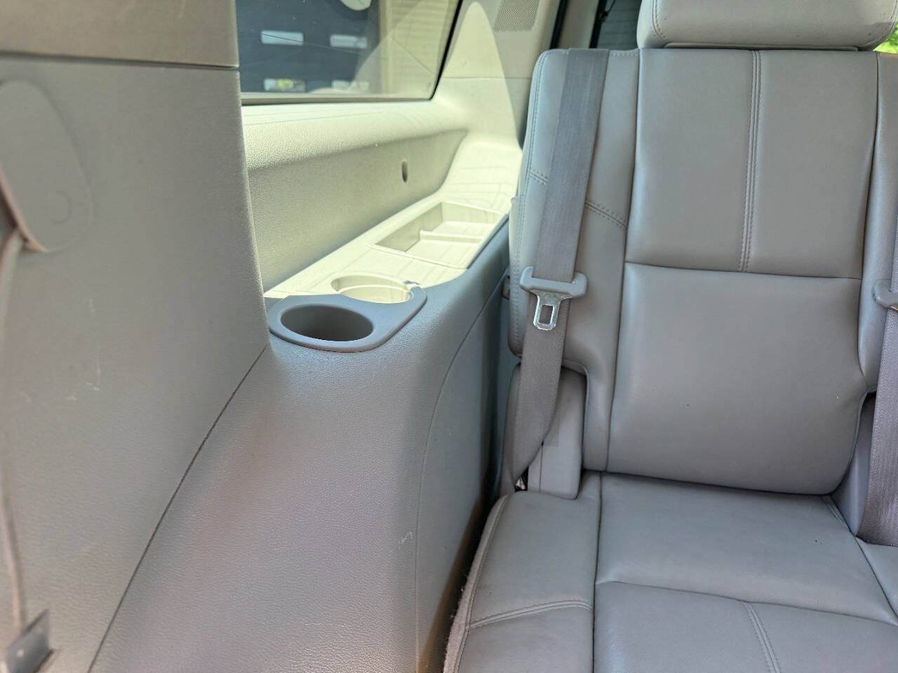 Used 2010 Chevrolet Suburban LT AWD/4WD image 31