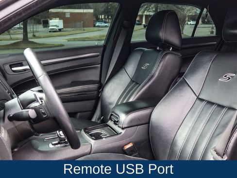 Used 2014 Chrysler 300 S image 10